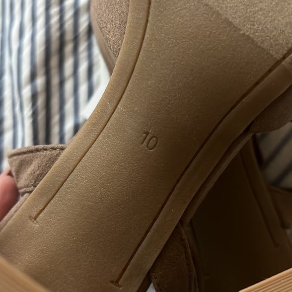 Brand new nude pointed toe heels - Picture 5 of 11